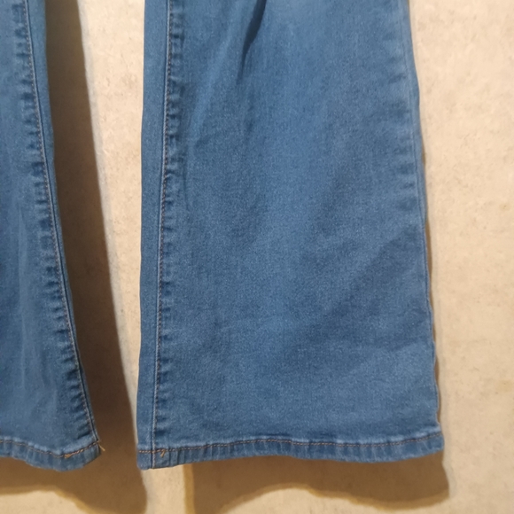 Women's Distressed Blue Jeans - Picture 4 of 13